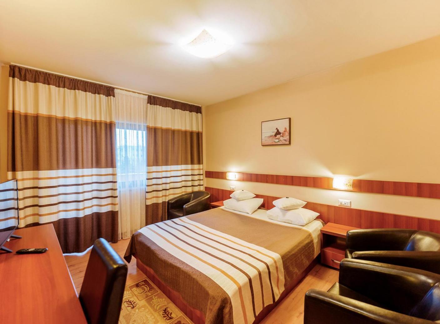 Hotel Crisana Арад Экстерьер фото