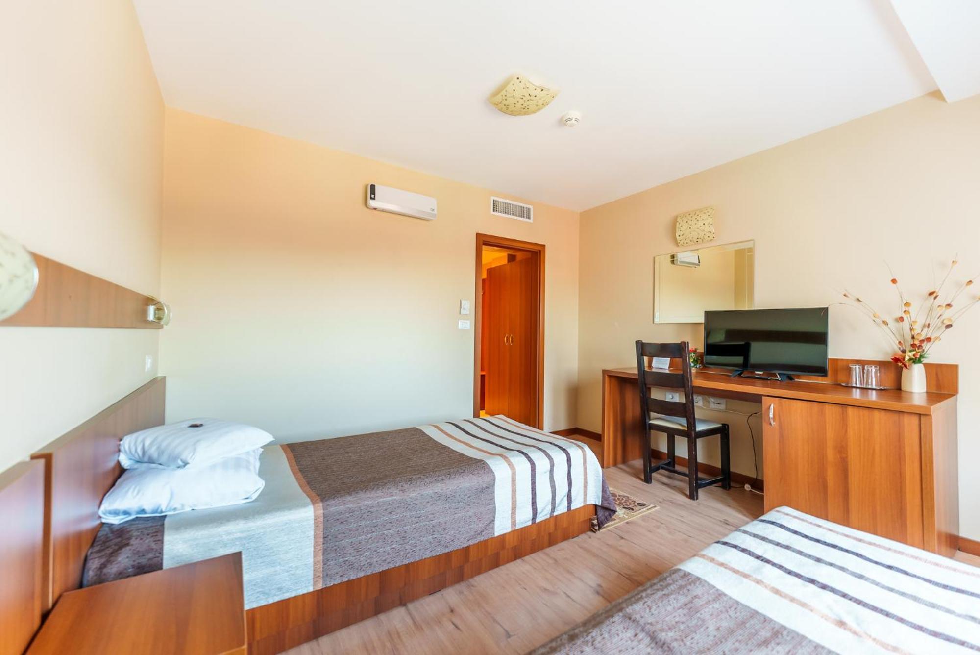 Hotel Crisana Арад Экстерьер фото