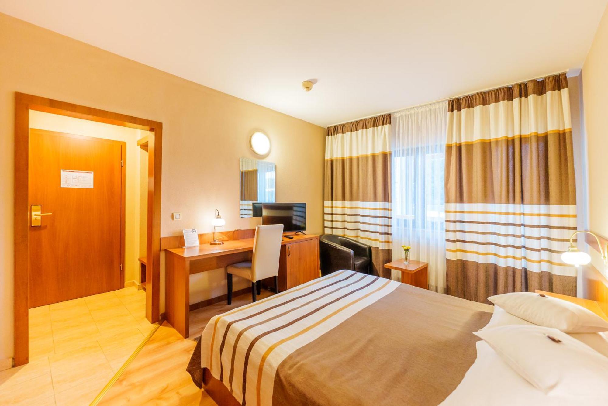 Hotel Crisana Арад Экстерьер фото