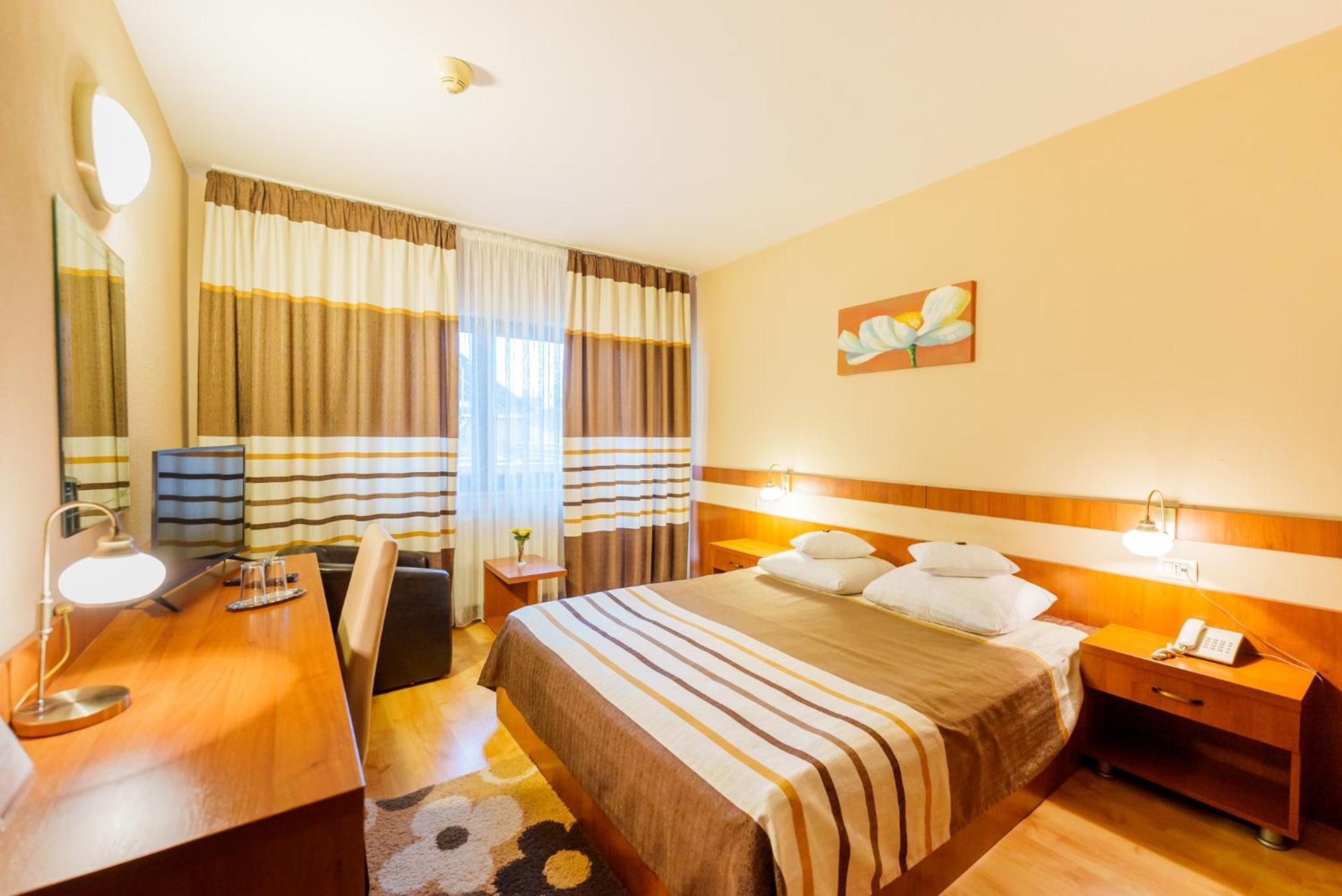Hotel Crisana Арад Экстерьер фото