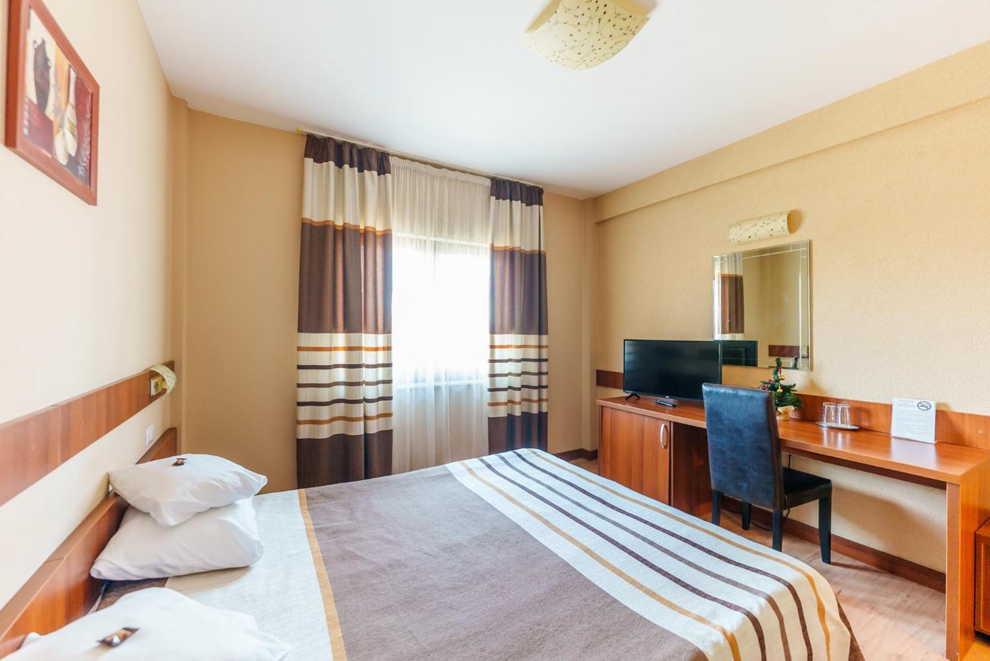 Hotel Crisana Арад Экстерьер фото