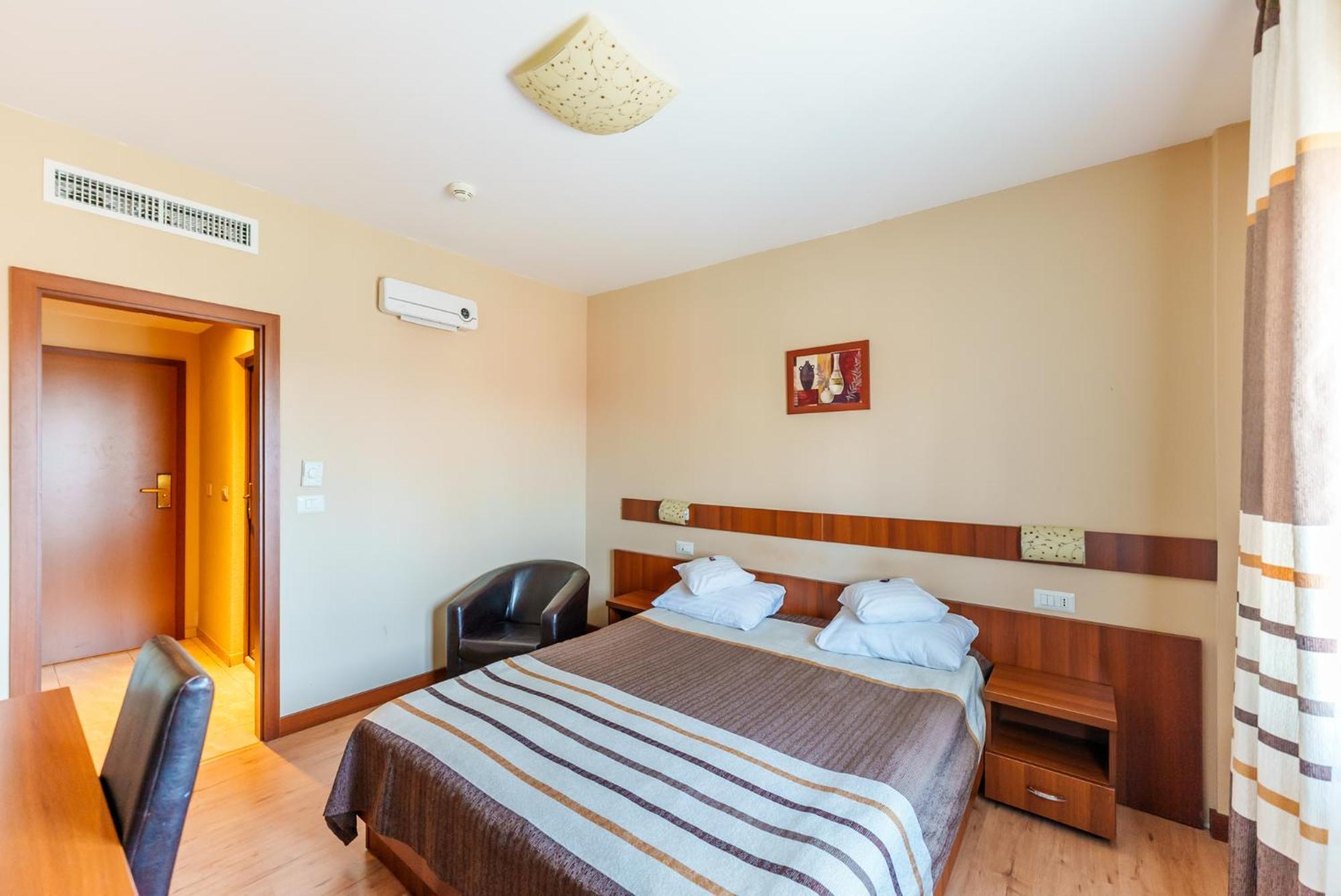 Hotel Crisana Арад Экстерьер фото